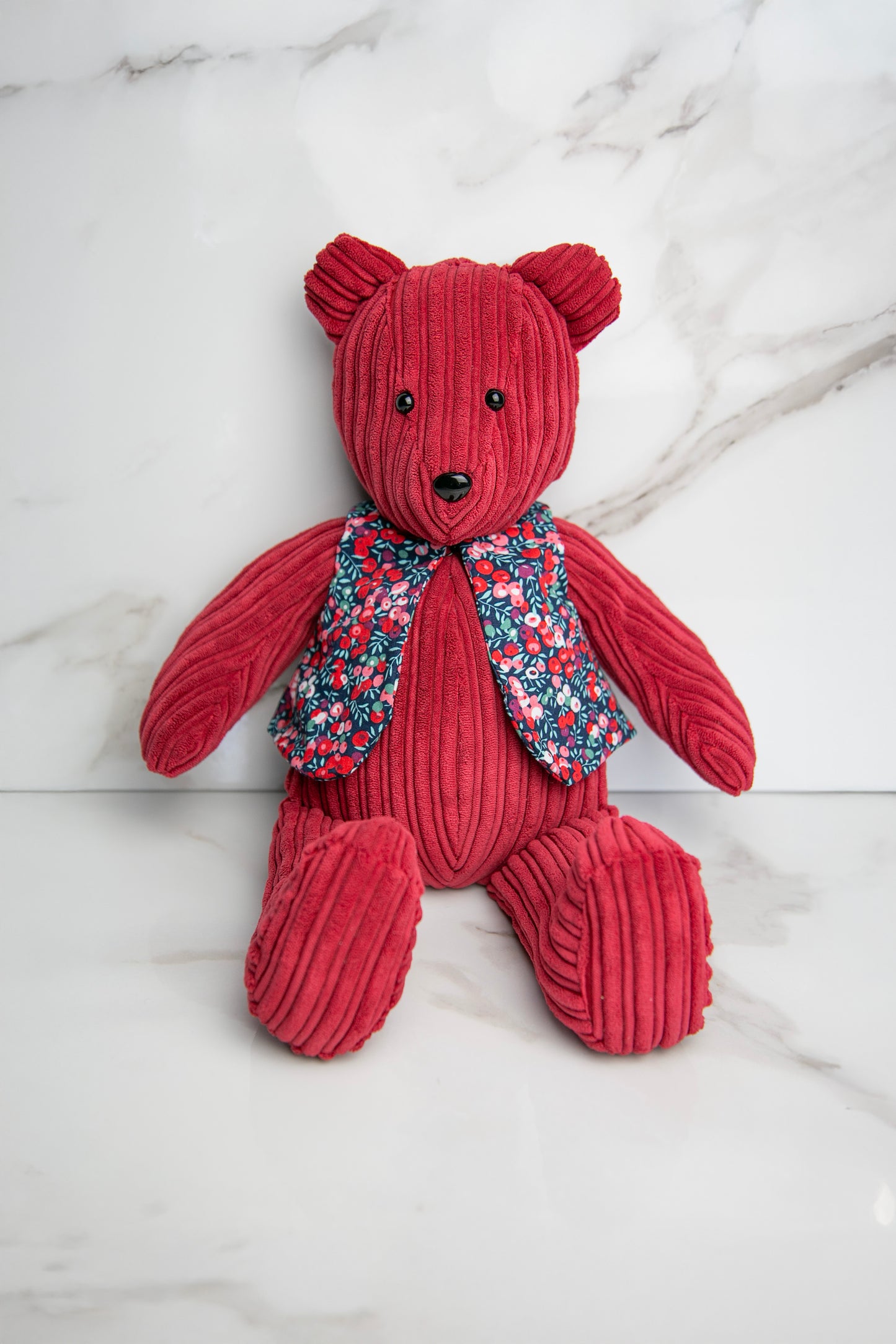Ours en peluche | Baies rouges