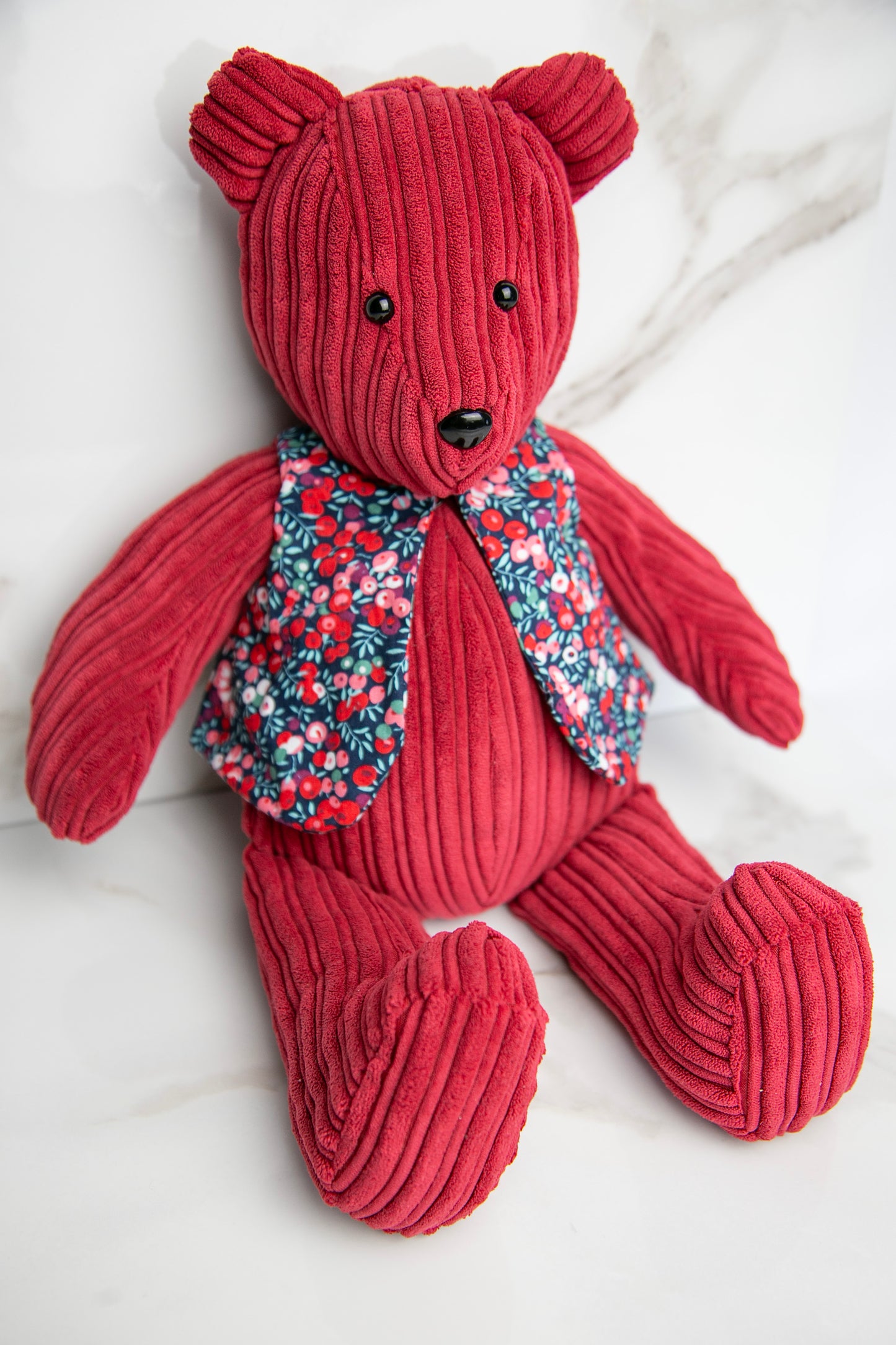 Ours en peluche | Baies rouges