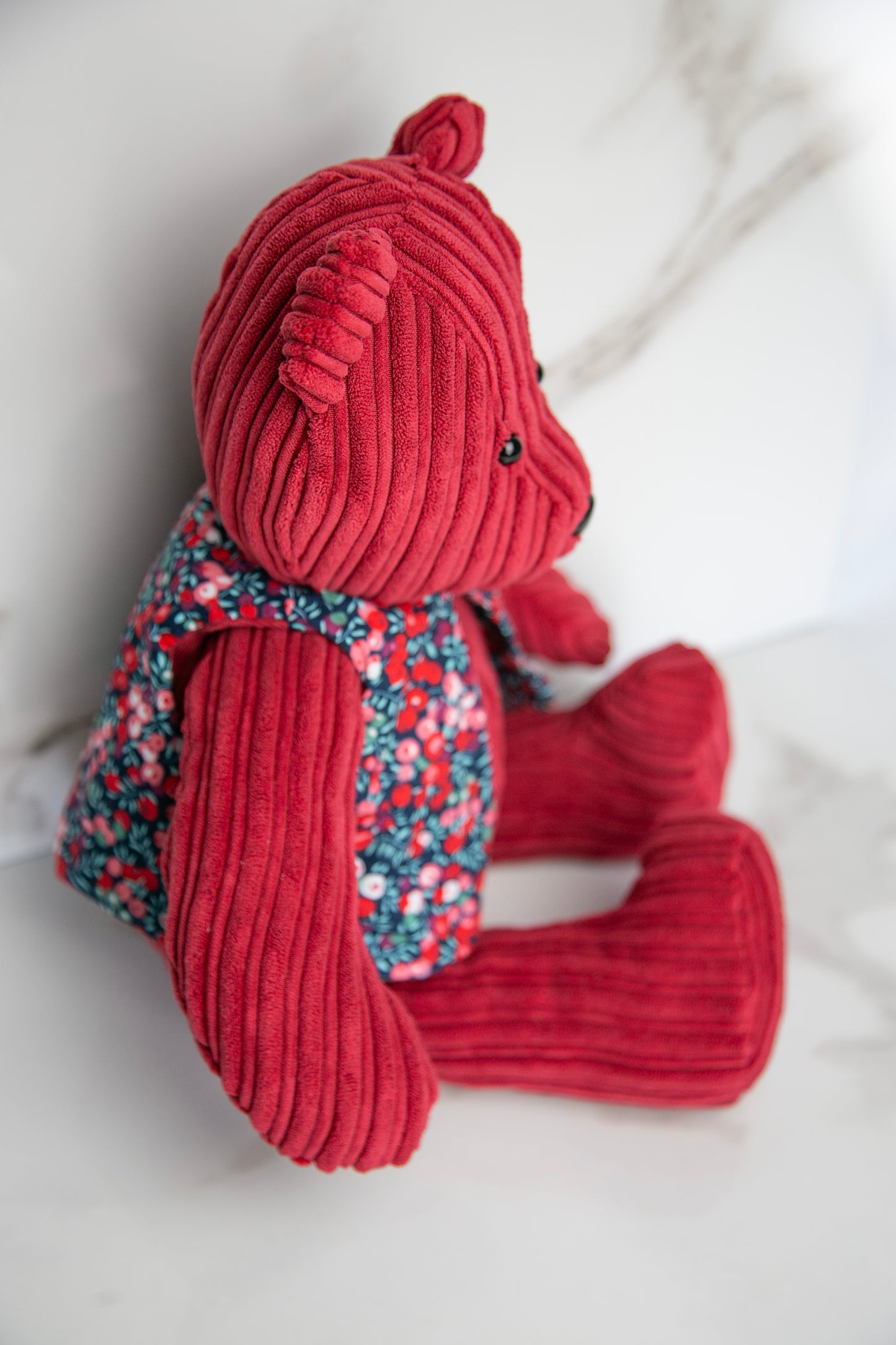 Ours en peluche | Baies rouges