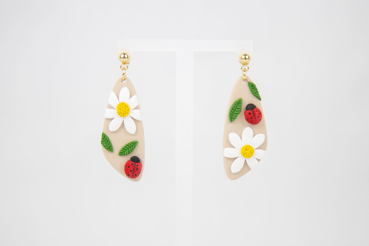 Boucles d'oreilles | Triangles - Marguerites et Coccinelles